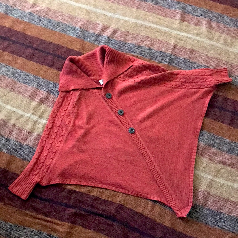 Women’s poncho/sweater